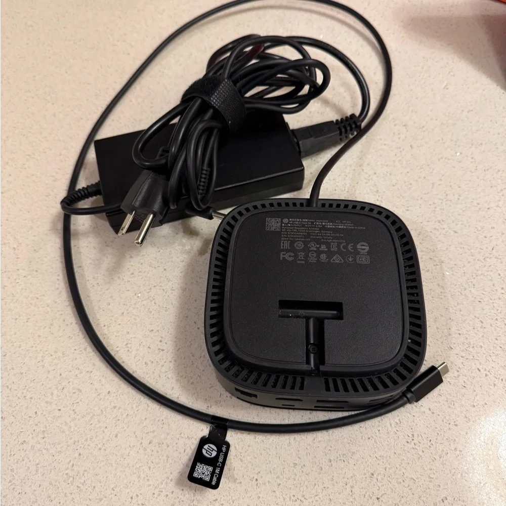 HP Black Charging Station